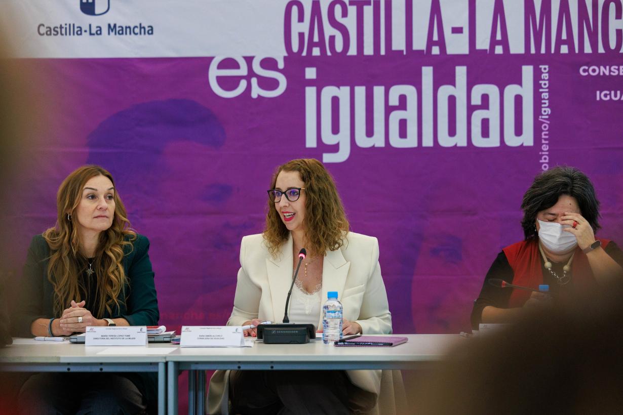 Los recursos de Igualdad del Gobierno de Castilla-La Mancha atendieron a 24.326 mujeres y a 678 menores en el año 2025