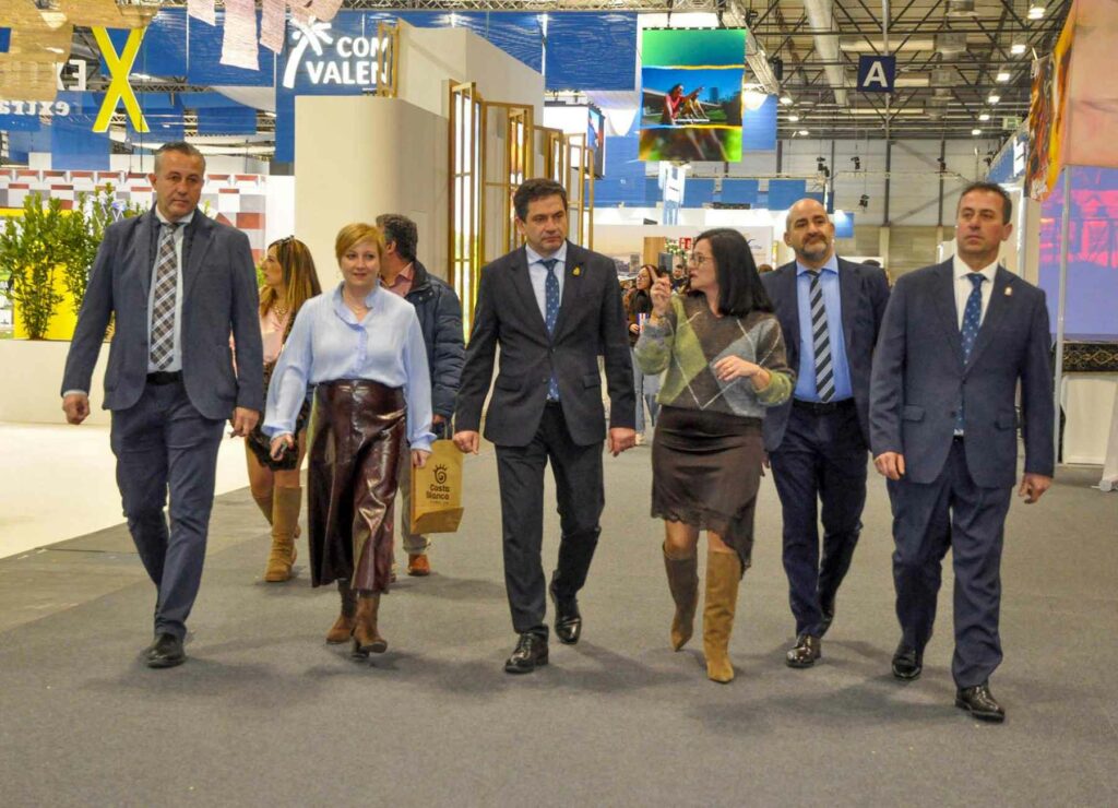 Valverde comprueba en FITUR el interés creciente que despierta el Geoparque Volcanes de Calatrava Ciudad Real 3 valverde fitur geoparque 3