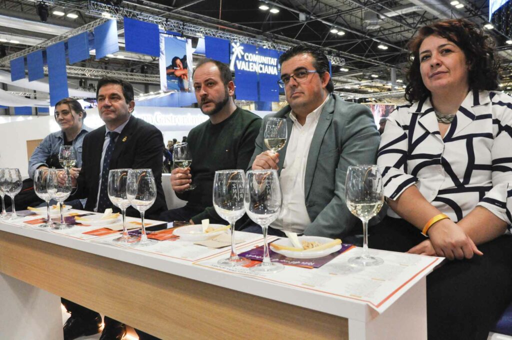 Valverde comprueba en FITUR el interés creciente que despierta el Geoparque Volcanes de Calatrava Ciudad Real 5 valverde fitur geoparque 5