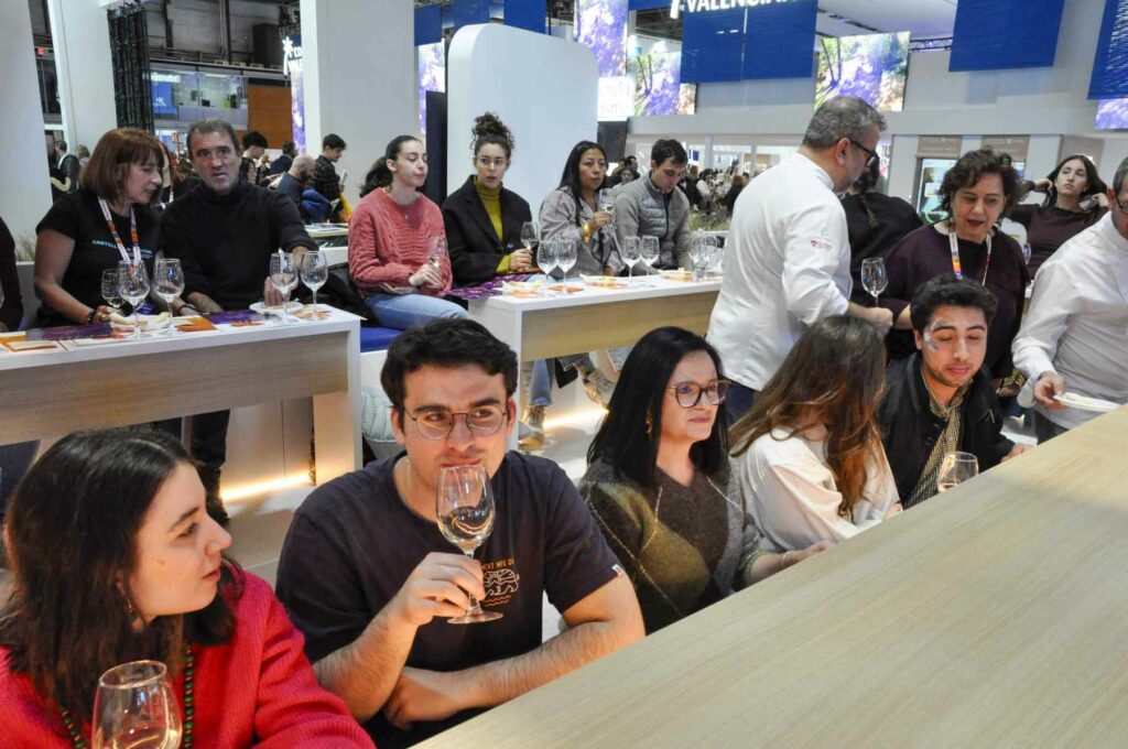 Valverde comprueba en FITUR el interés creciente que despierta el Geoparque Volcanes de Calatrava Ciudad Real 6 valverde fitur geoparque 6