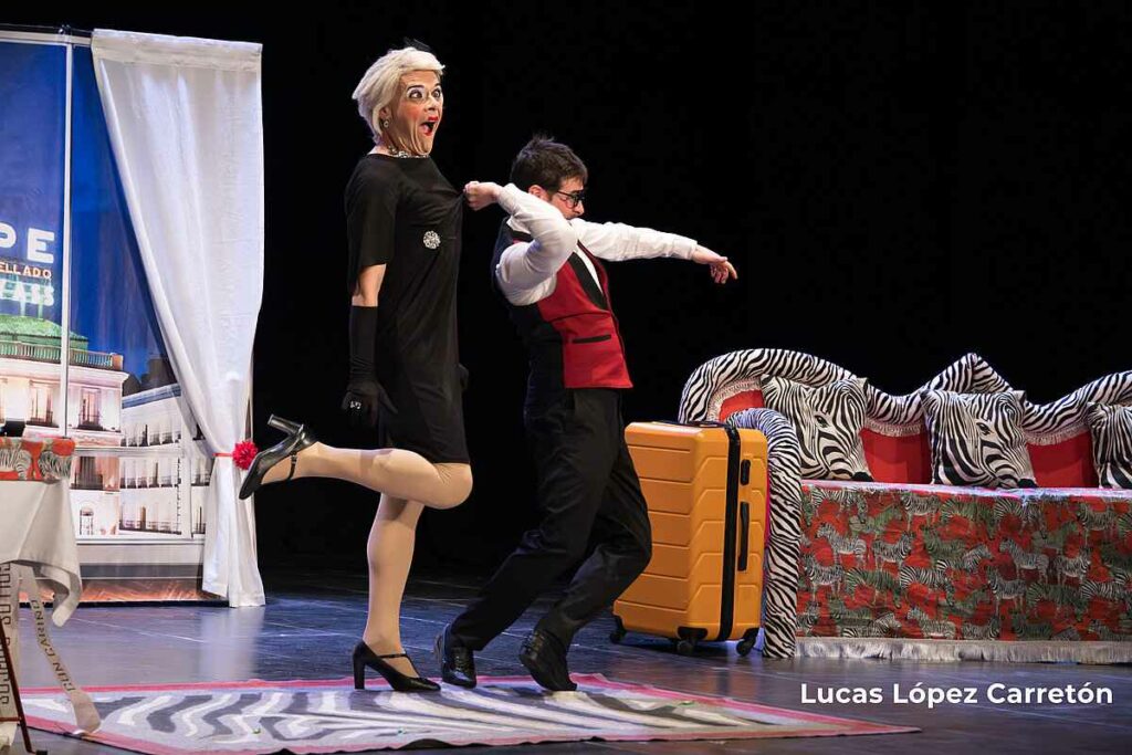 Argamasilla de Alba disfruta con la comedia “Servicio de habitaciones” en el Certamen Viaje al Parnaso 10 viajealparnaso 10