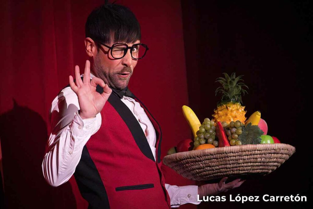 Argamasilla de Alba disfruta con la comedia “Servicio de habitaciones” en el Certamen Viaje al Parnaso 1 viajealparnaso