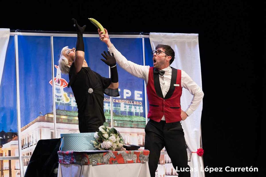 Argamasilla de Alba disfruta con la comedia “Servicio de habitaciones” en el Certamen Viaje al Parnaso 8 viajealparnaso 8