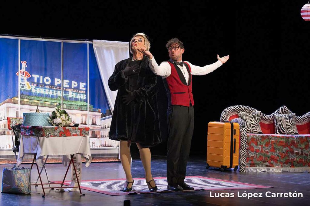 Argamasilla de Alba disfruta con la comedia “Servicio de habitaciones” en el Certamen Viaje al Parnaso 9 viajealparnaso 9