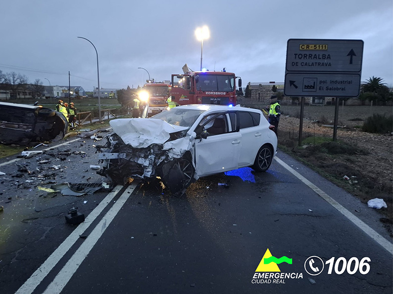 Accidente en la CR-5111: colisión frontal deja dos atrapados y moviliza a los bomberos de Ciudad Real y Daimiel