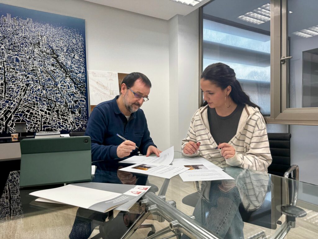 La escultura premiada de la joven ciudadrealeña Alejandra Novillo Granados se incorpora a la sede del Colegio de Arquitectos de Ciudad Real 1 alejandranovillo