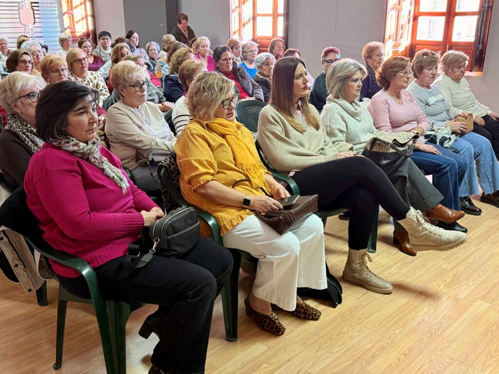 La Asociación Amas de Hogar de Villacañas organiza una charla sobre el fortalecimiento del suelo pélvico con gran asistencia de público 1 amashogarvillacanas 2