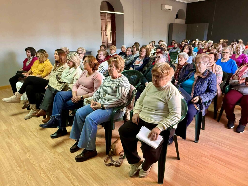 La Asociación Amas de Hogar de Villacañas organiza una charla sobre el fortalecimiento del suelo pélvico con gran asistencia de público 3 amashogarvillacanas 4