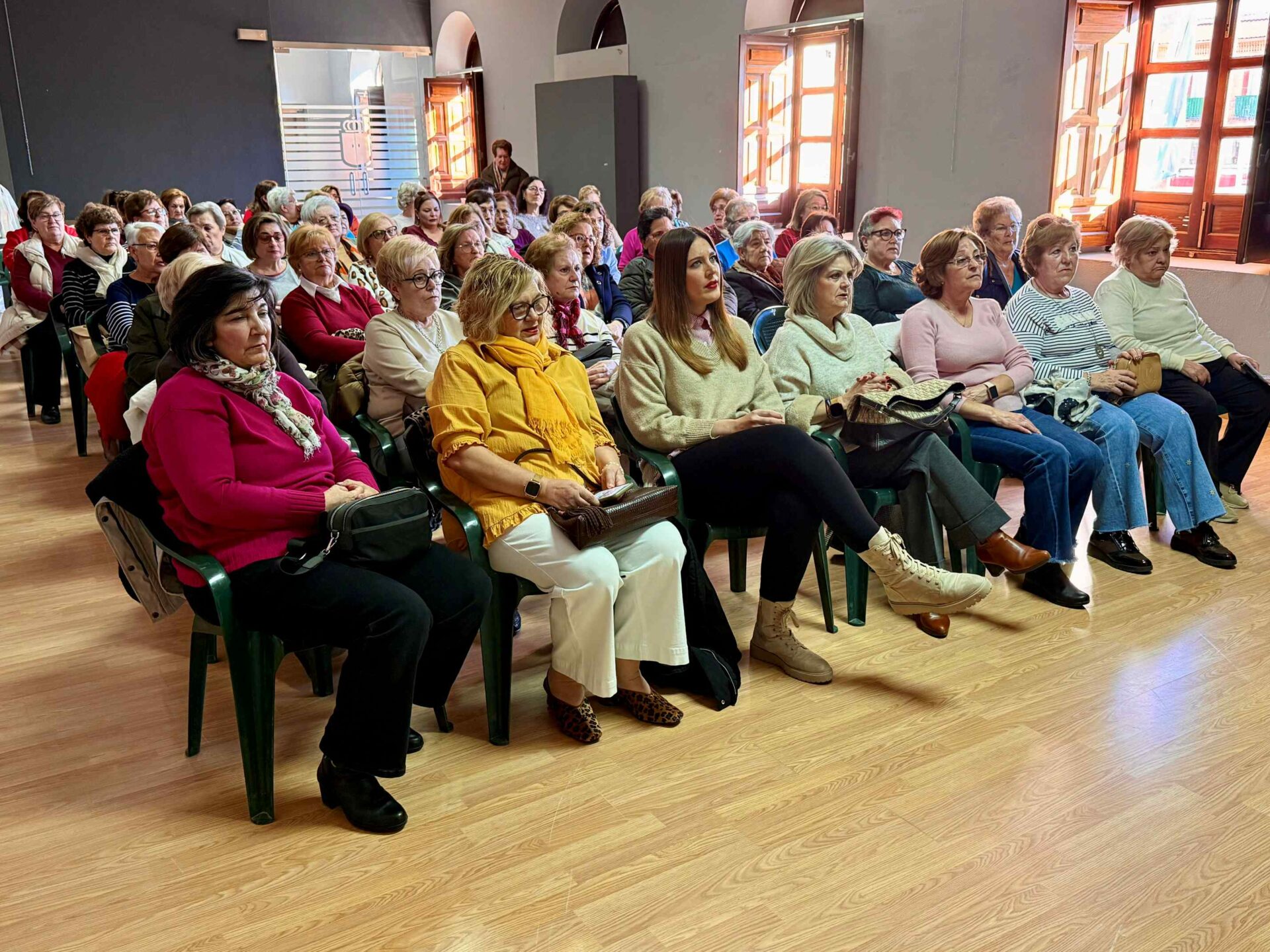 La Asociación Amas de Hogar organiza una charla sobre el fortalecimiento del suelo pélvico con gran asistencia de público