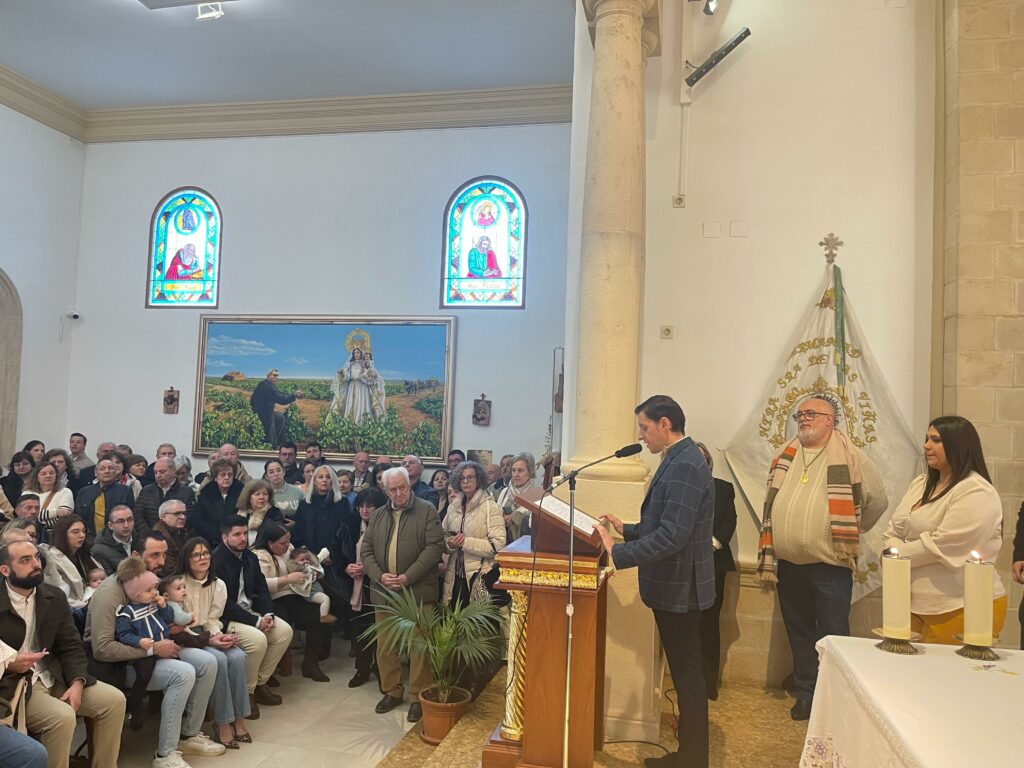 La Virgen de las Viñas arropa la bendición y presentación de 52 niños en una ermita a rebosar 2 bendicionninosvirgenvinas 10