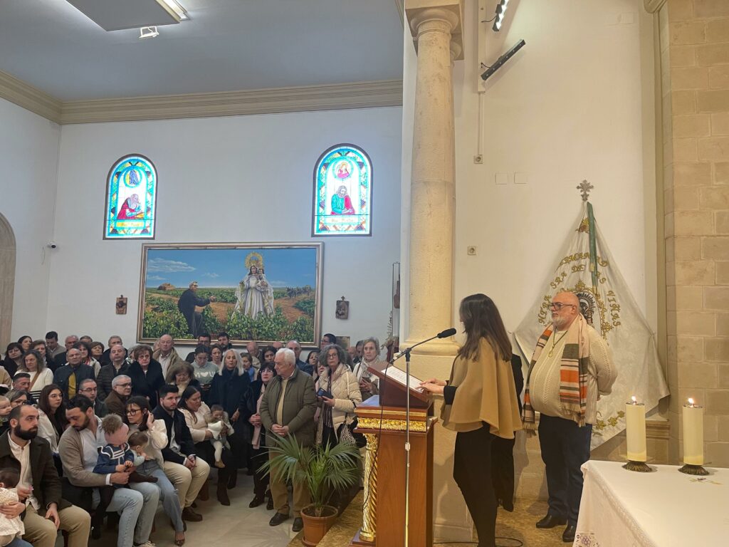La Virgen de las Viñas arropa la bendición y presentación de 52 niños en una ermita a rebosar 1 bendicionninosvirgenvinas 11