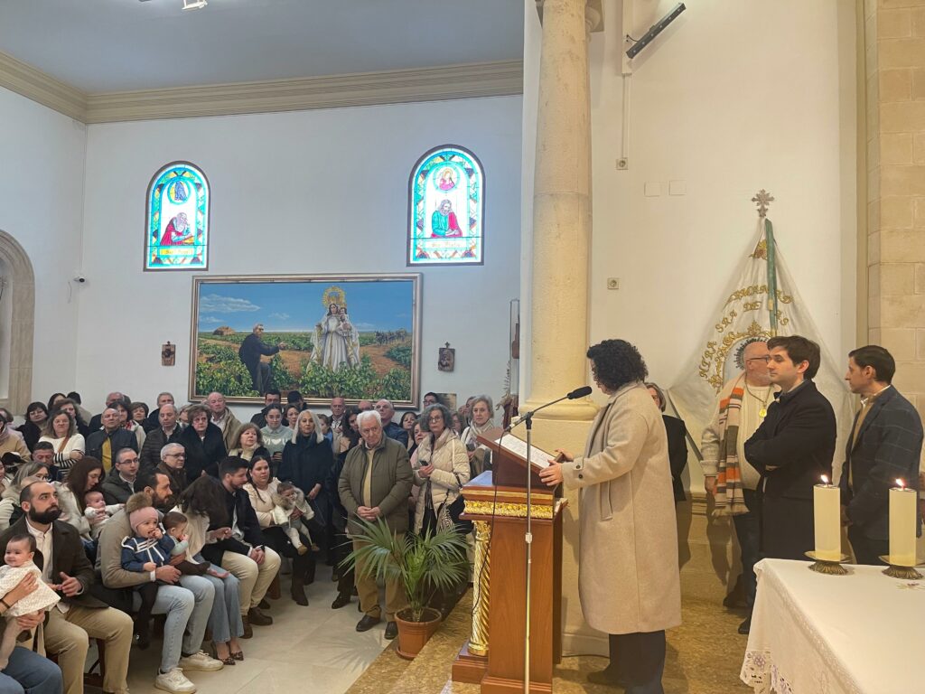 La Virgen de las Viñas arropa la bendición y presentación de 52 niños en una ermita a rebosar 4 bendicionninosvirgenvinas 8