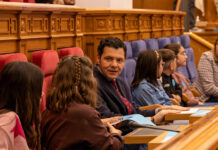 VOX CLM denuncia que Page incrementa el número de niños por aula y perjudica la atención a la infancia VOX CLM denuncia que Page incrementa el número de niños por aula y perjudica la atención a la infancia