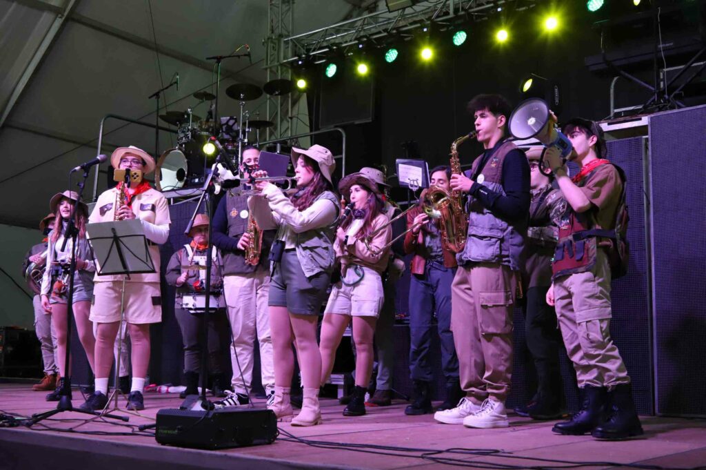 La joven Charanga Vinoblanco fue la encargada de pregonar el carnaval de Manzanares 1 charangavinoblanco 2