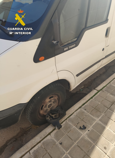 La Guardia Civil esclarece 29 daños a vehículos y buzones en Carrión de Calatrava, con pérdidas de 10.000 euros 3 danosvehciulos carrion calatrava 3