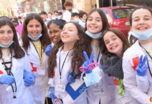 Profesiones, música y alegría: el CEIP Miguel de Cervantes brilla en su tradicional desfile por Tomelloso