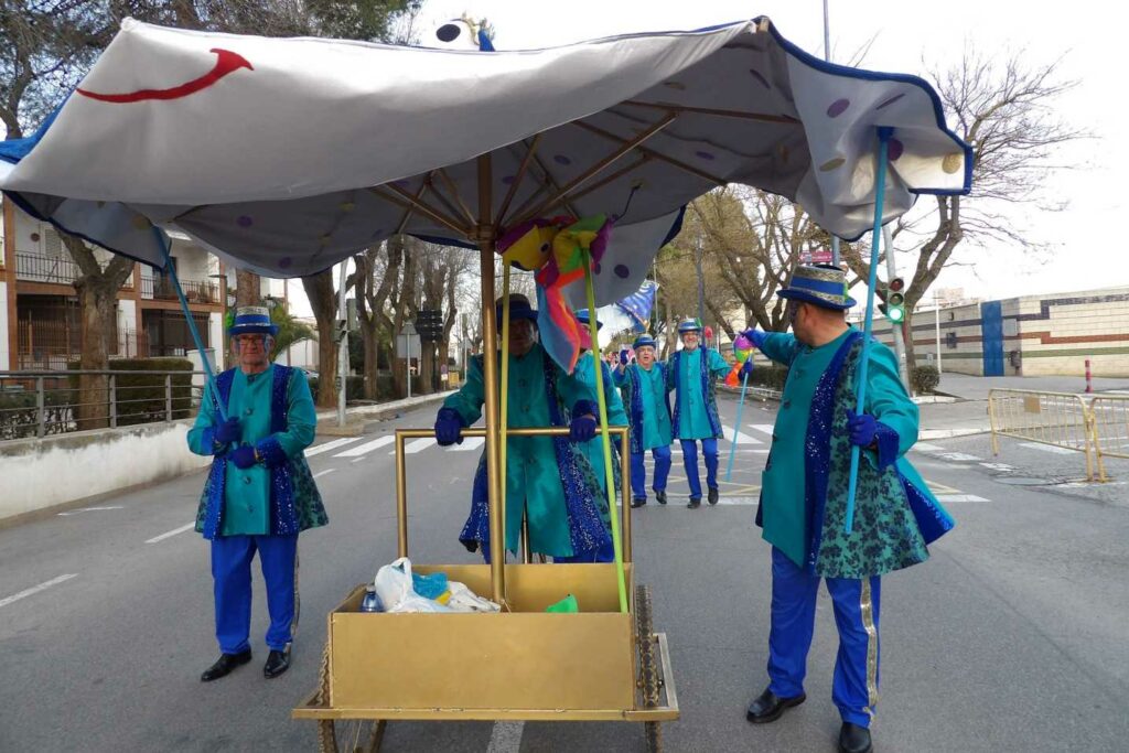 Carnaval a lo grande en Daimiel: ocho agrupaciones y un desfile que desbordó color y buen rollo 7 desfile carrozas daimiel 2026 03