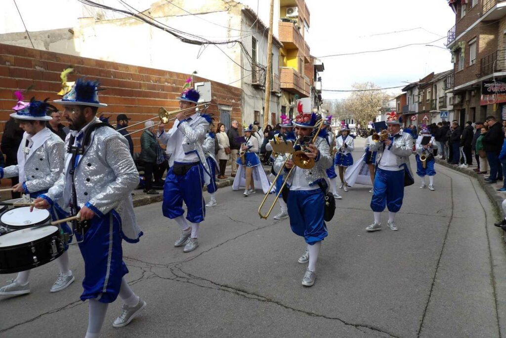 Carnaval a lo grande en Daimiel: ocho agrupaciones y un desfile que desbordó color y buen rollo 38 desfile carrozas daimiel 2026 14