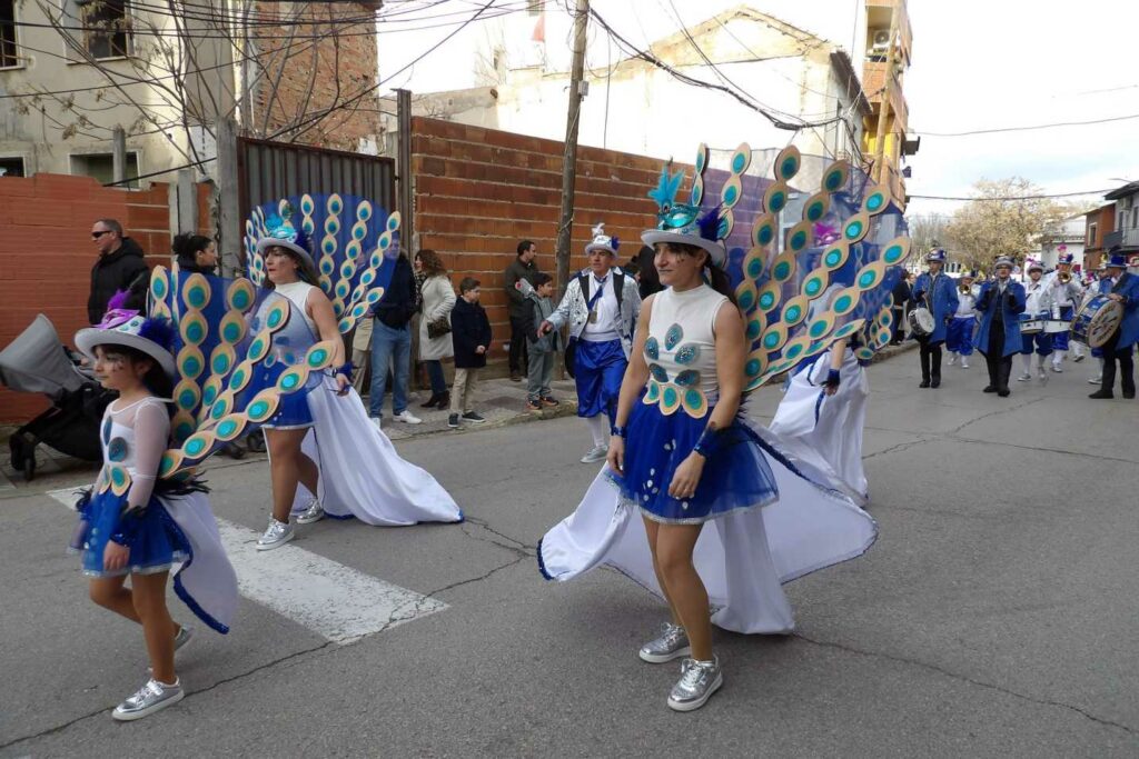 Carnaval a lo grande en Daimiel: ocho agrupaciones y un desfile que desbordó color y buen rollo 37 desfile carrozas daimiel 2026 15