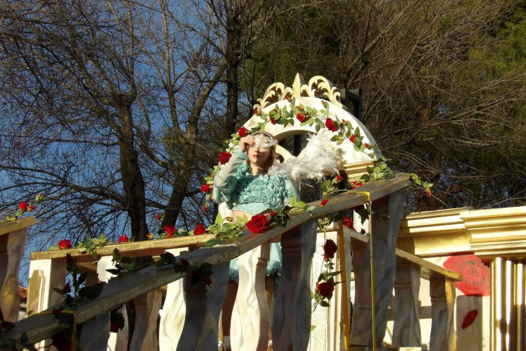 Carnaval a lo grande en Daimiel: ocho agrupaciones y un desfile que desbordó color y buen rollo 25 desfile carrozas daimiel 2026 28