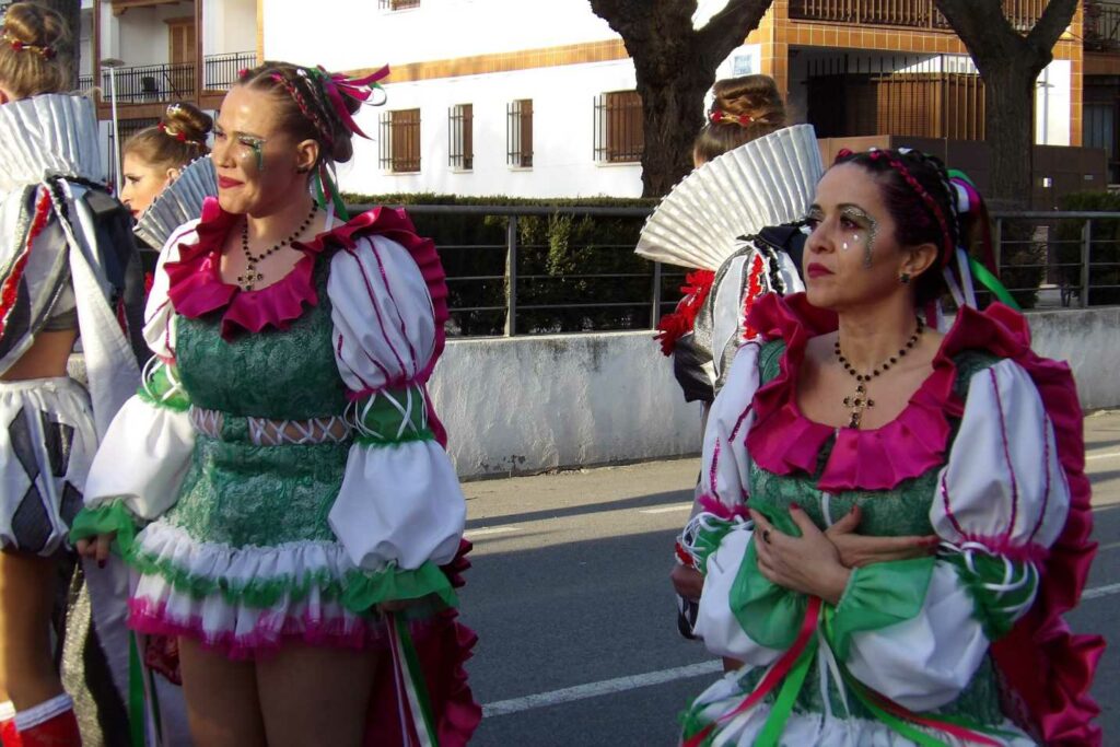 Carnaval a lo grande en Daimiel: ocho agrupaciones y un desfile que desbordó color y buen rollo 19 desfile carrozas daimiel 2026 35