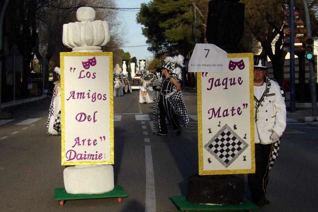 Carnaval a lo grande en Daimiel: ocho agrupaciones y un desfile que desbordó color y buen rollo 16 desfile carrozas daimiel 2026 38