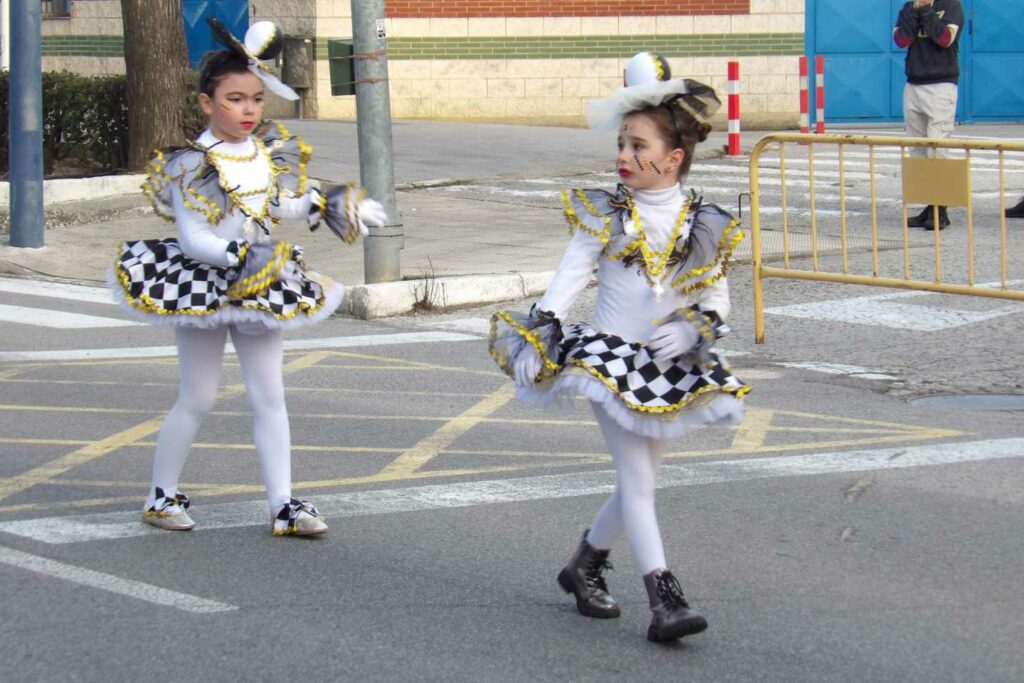 Carnaval a lo grande en Daimiel: ocho agrupaciones y un desfile que desbordó color y buen rollo 11 desfile carrozas daimiel 2026 42