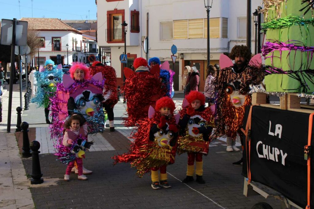 Pedro Muñoz se echa a la calle con su Desfile de las Peñas: disfraces, pasacalles y premios 1 desfilepenas pedro munoz 12