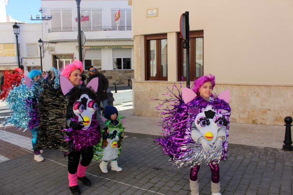 Pedro Muñoz se echa a la calle con su Desfile de las Peñas: disfraces, pasacalles y premios 5 desfilepenas pedro munoz 16