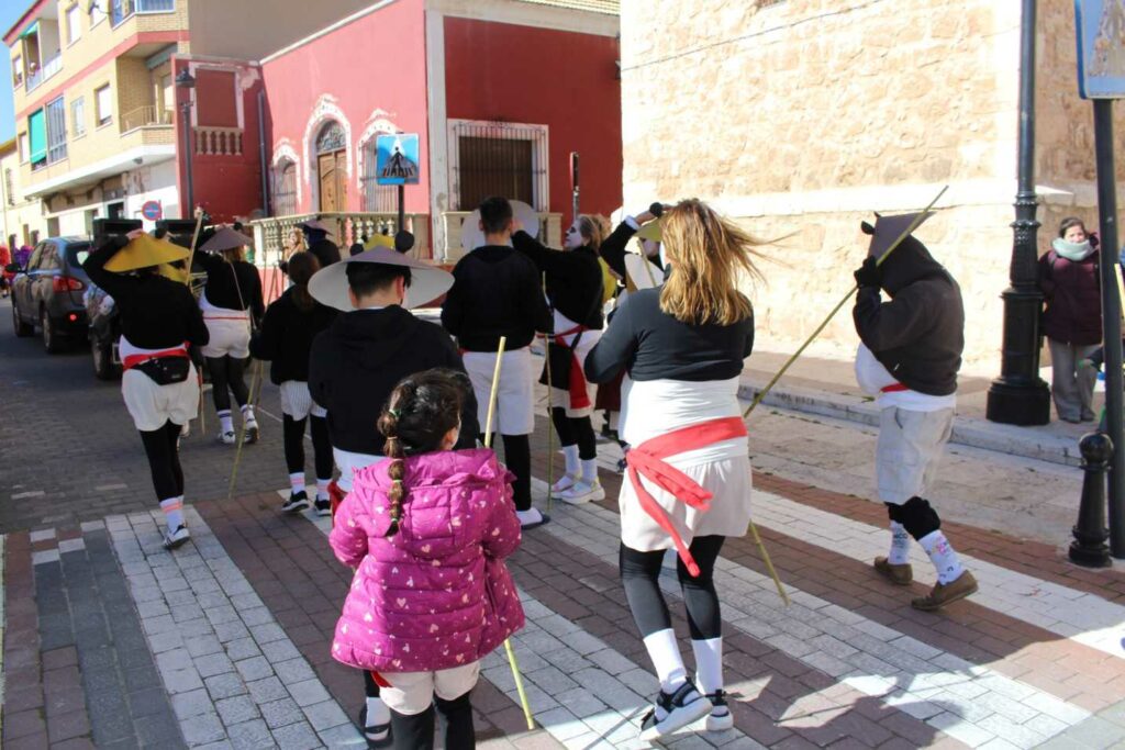 Pedro Muñoz se echa a la calle con su Desfile de las Peñas: disfraces, pasacalles y premios 8 desfilepenas pedro munoz 19