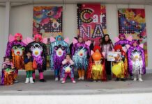 Pedro Muñoz se echa a la calle con su Desfile de las Peñas: disfraces, pasacalles y premios