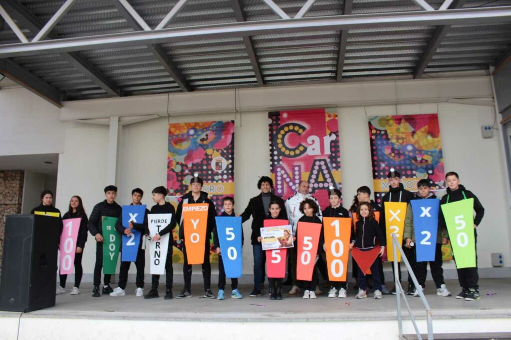 Pedro Muñoz se echa a la calle con su Desfile de las Peñas: disfraces, pasacalles y premios 25 desfilepenas pedro munoz 3