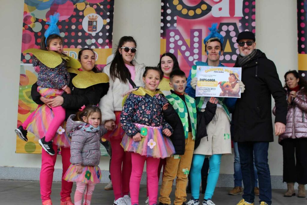 Pedro Muñoz se echa a la calle con su Desfile de las Peñas: disfraces, pasacalles y premios 23 desfilepenas pedro munoz 5