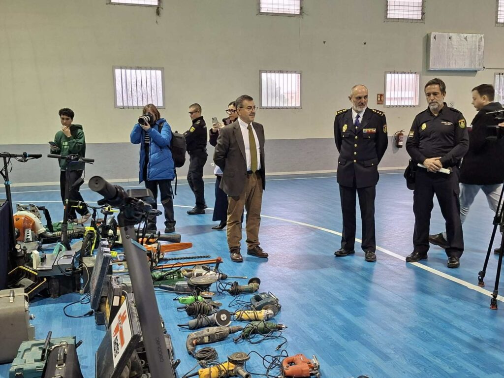 Desmantelado un punto de venta de cocaína, hachís y marihuana en el Polígono Industrial de Santa María de Benquerencia 1 desmanteladopuntodroga 2