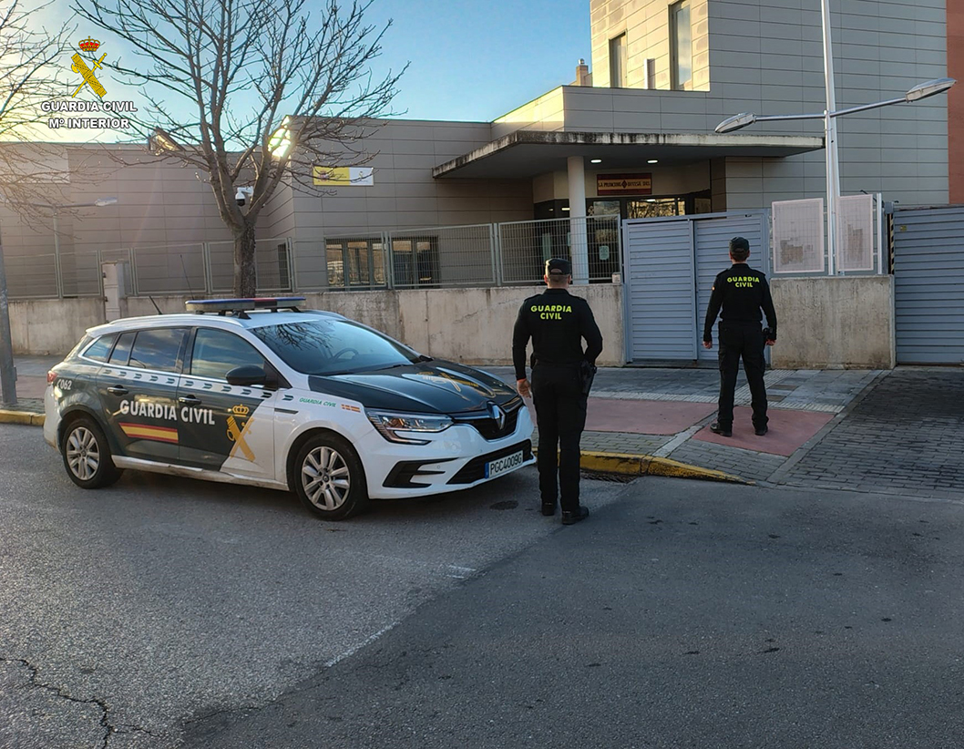 Detenido un conductor en Azuqueca de Henares cuando circulaba en sentido contrario y con el permiso de conducción retirado por orden judicial
