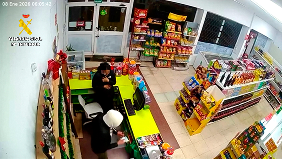 Pánico en un 24 horas de Tomelloso: entra encapuchado, saca un cuchillo de grandes dimensiones y se lleva 570 euros