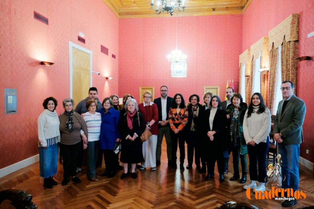 Tomelloso se une en un emotivo acto a la celebración del Día Mundial contra el Cáncer, con un fuerte mensaje de unidad y apoyo 3 diamundialcancertomelloso