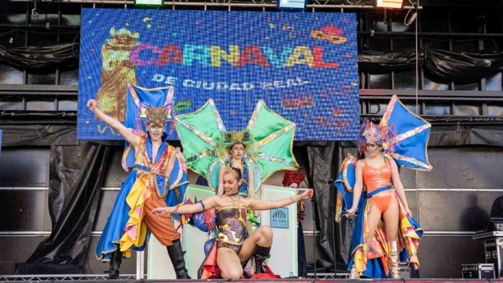 ‘El Dinosaurio’ conquista el Concurso Local de Comparsas 2026 y hace vibrar el Domingo de Carnaval en Ciudad Real 9 dinosaurio gana concurso carnaval ciudad real 10