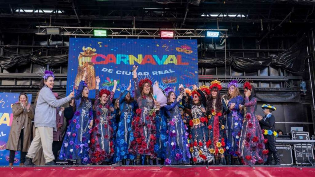 ‘El Dinosaurio’ conquista el Concurso Local de Comparsas 2026 y hace vibrar el Domingo de Carnaval en Ciudad Real 13 dinosaurio gana concurso carnaval ciudad real 14