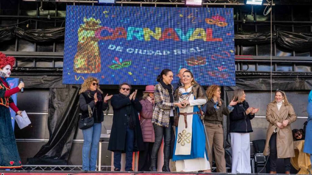 ‘El Dinosaurio’ conquista el Concurso Local de Comparsas 2026 y hace vibrar el Domingo de Carnaval en Ciudad Real 15 dinosaurio gana concurso carnaval ciudad real 16