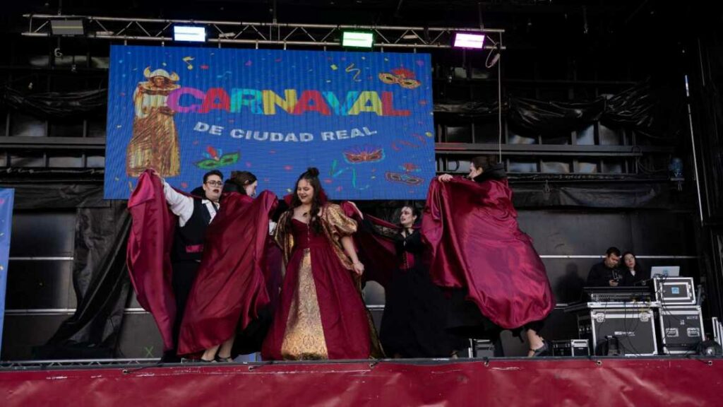 ‘El Dinosaurio’ conquista el Concurso Local de Comparsas 2026 y hace vibrar el Domingo de Carnaval en Ciudad Real 17 dinosaurio gana concurso carnaval ciudad real 18