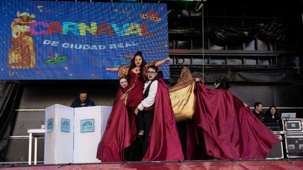 ‘El Dinosaurio’ conquista el Concurso Local de Comparsas 2026 y hace vibrar el Domingo de Carnaval en Ciudad Real 18 dinosaurio gana concurso carnaval ciudad real 19