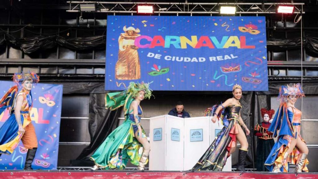 ‘El Dinosaurio’ conquista el Concurso Local de Comparsas 2026 y hace vibrar el Domingo de Carnaval en Ciudad Real 20 dinosaurio gana concurso carnaval ciudad real 21