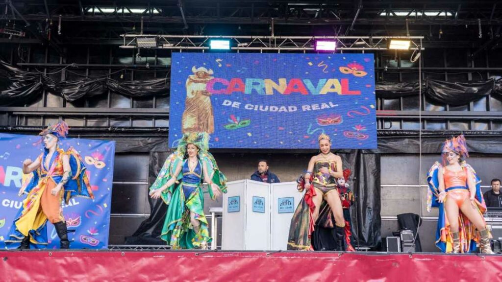 ‘El Dinosaurio’ conquista el Concurso Local de Comparsas 2026 y hace vibrar el Domingo de Carnaval en Ciudad Real 21 dinosaurio gana concurso carnaval ciudad real 22