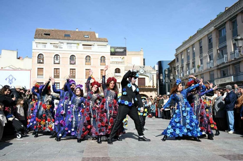 ‘El Dinosaurio’ conquista el Concurso Local de Comparsas 2026 y hace vibrar el Domingo de Carnaval en Ciudad Real 34 dinosaurio gana concurso carnaval ciudad real 35