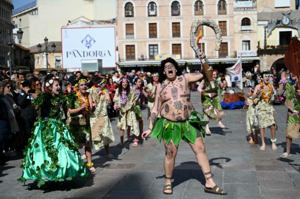 ‘El Dinosaurio’ conquista el Concurso Local de Comparsas 2026 y hace vibrar el Domingo de Carnaval en Ciudad Real 36 dinosaurio gana concurso carnaval ciudad real 37