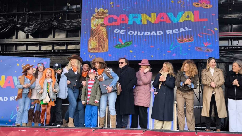 ‘El Dinosaurio’ conquista el Concurso Local de Comparsas 2026 y hace vibrar el Domingo de Carnaval en Ciudad Real 6 dinosaurio gana concurso carnaval ciudad real 7