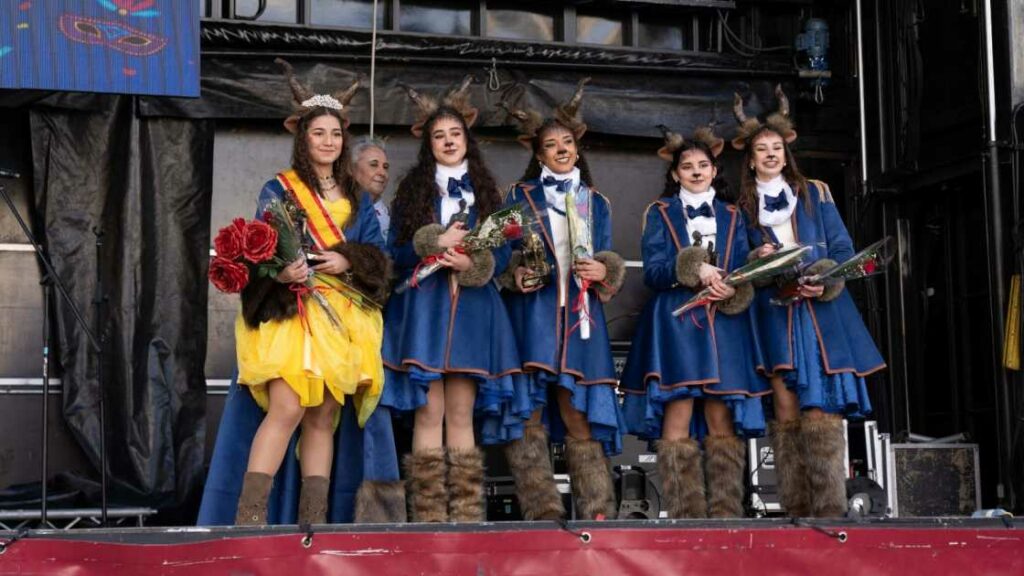 ‘El Dinosaurio’ conquista el Concurso Local de Comparsas 2026 y hace vibrar el Domingo de Carnaval en Ciudad Real 8 dinosaurio gana concurso carnaval ciudad real 9