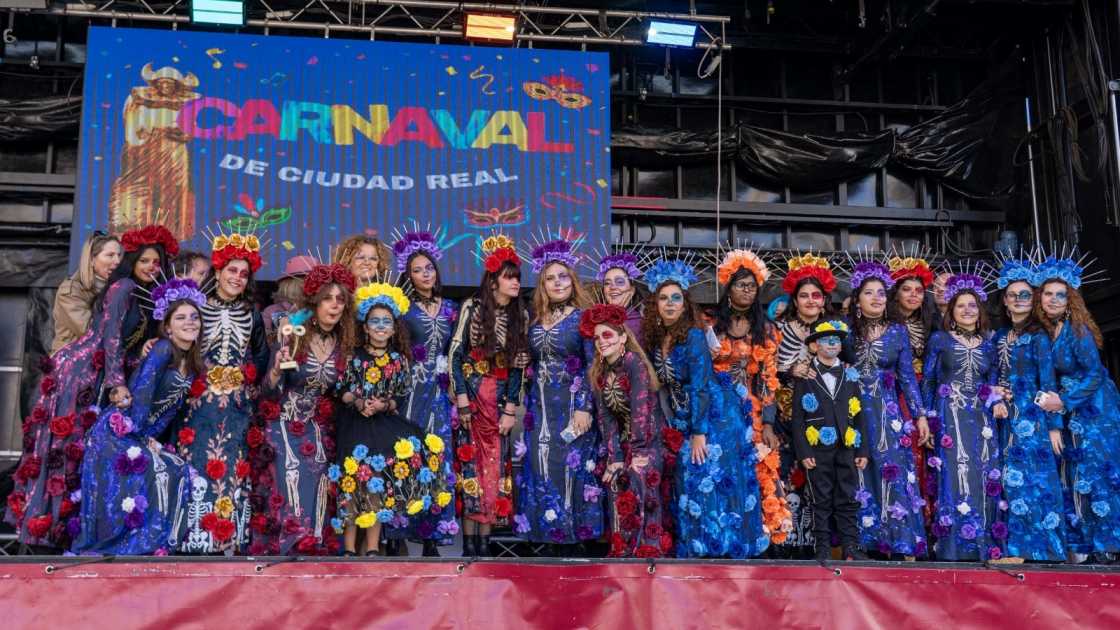 ‘El Dinosaurio’ conquista el Concurso Local de Comparsas 2026 y hace vibrar el Domingo de Carnaval en Ciudad Real