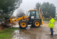 El diputado provincial Carlos Villajos supervisa en El Robledo los medios desplegados por la Diputación ante la crecida del río Bullaque